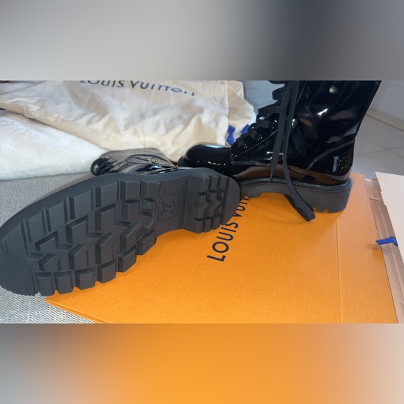 Black combat LV boots new - Picture 2 of 9